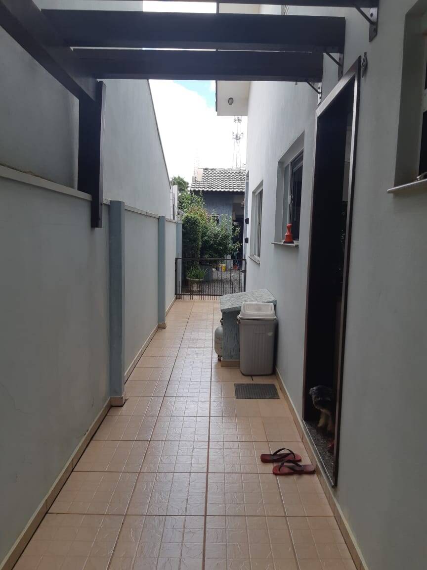 Casa à venda e aluguel com 3 quartos, 600m² - Foto 27