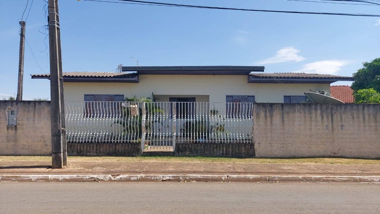 Casa à venda e aluguel com 3 quartos, 400m² - Foto 2