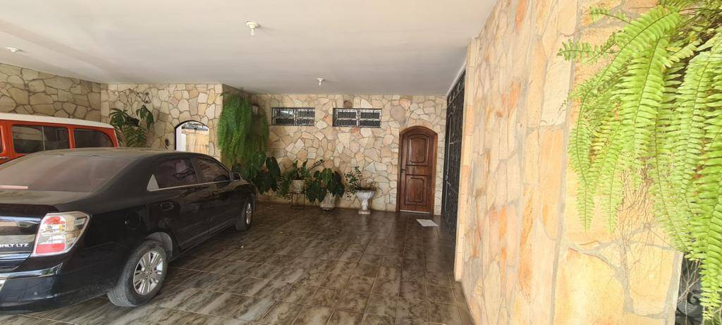 Casa à venda com 8 quartos, 750m² - Foto 9