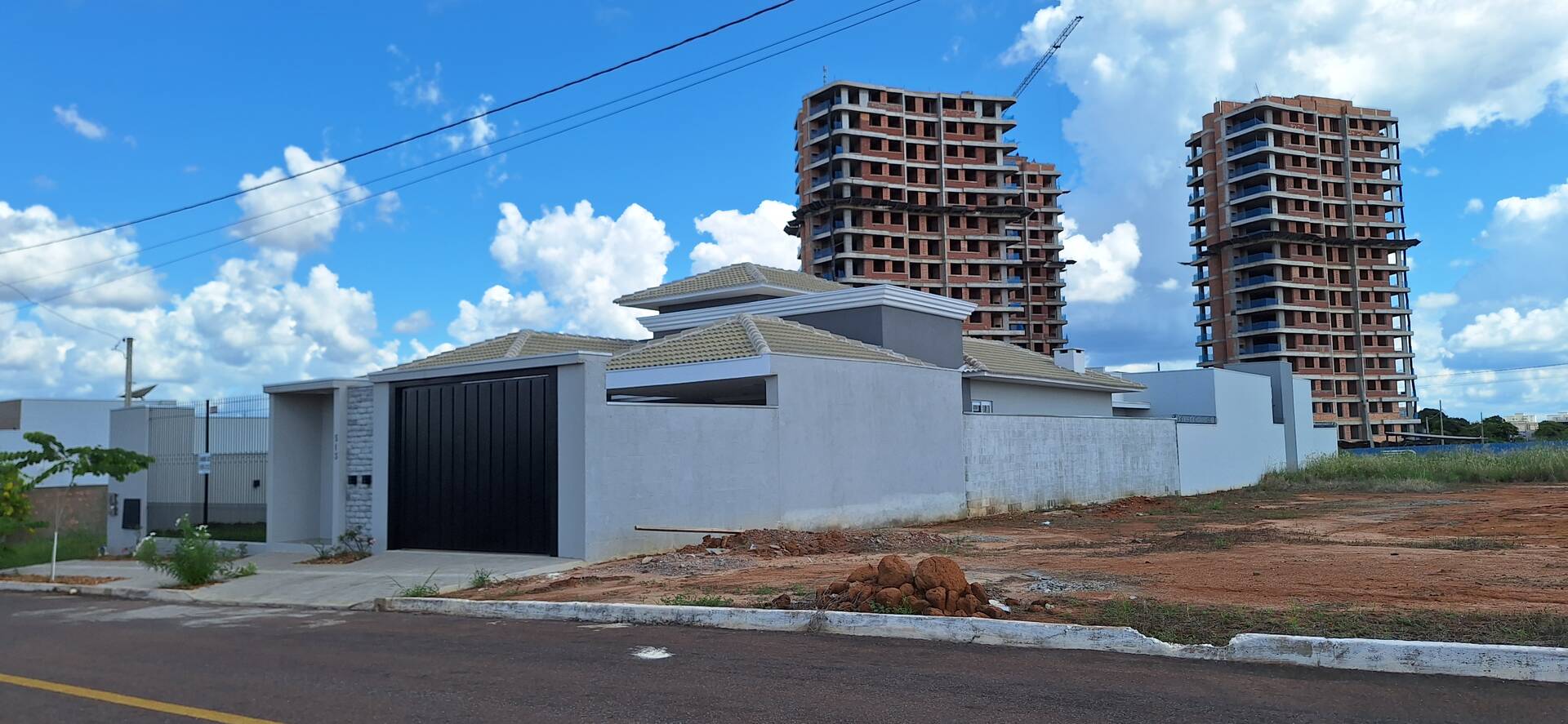 Casa à venda com 3 quartos, 405m² - Foto 1