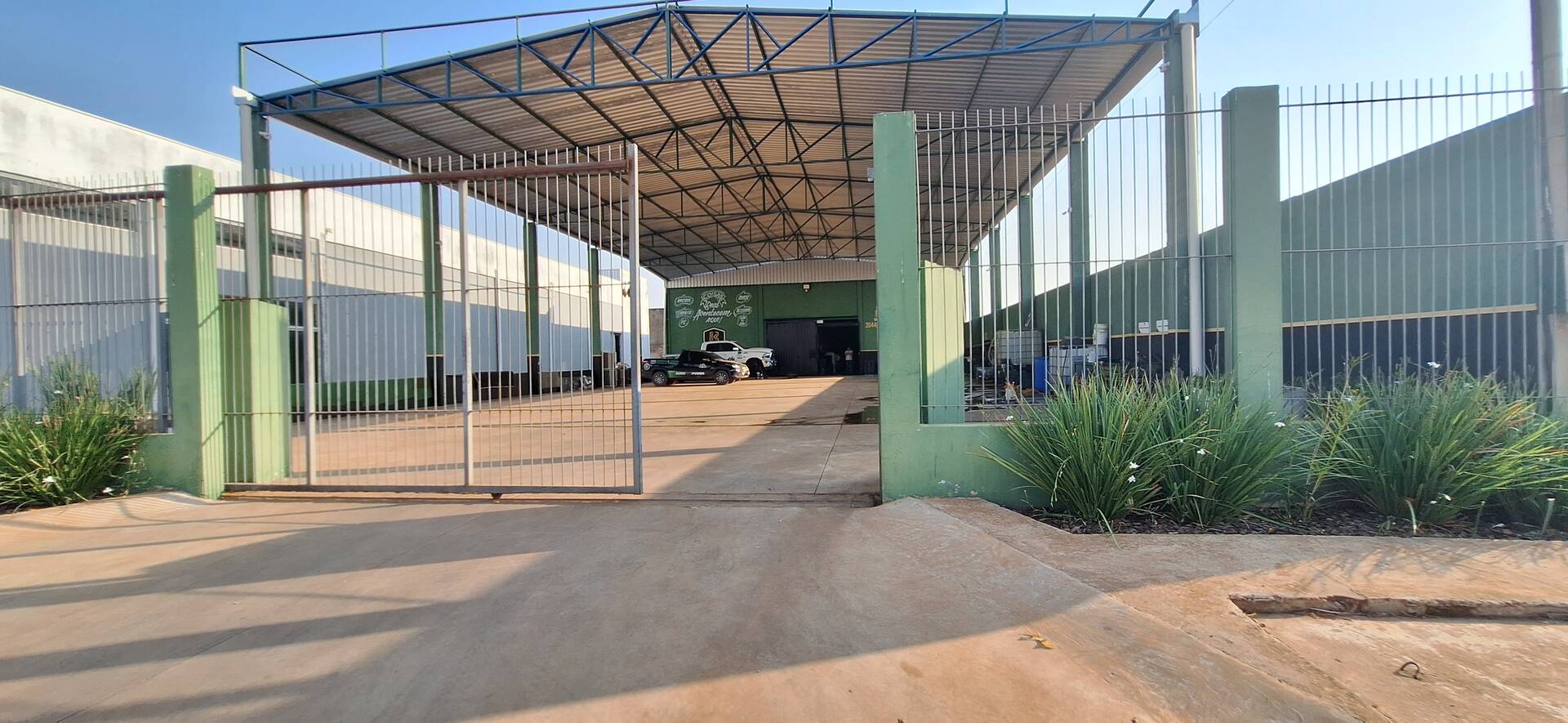 Prédio Inteiro à venda e aluguel, 900m² - Foto 1