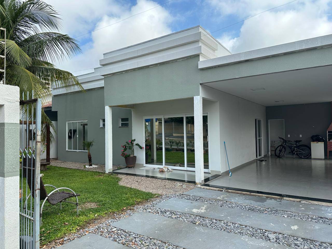 Casa à venda com 3 quartos, 150m² - Foto 1